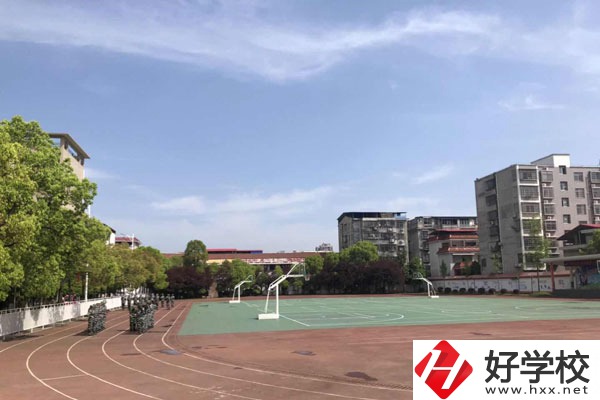常德安鄉(xiāng)有沒有學美發(fā)與形象設(shè)計的中專？