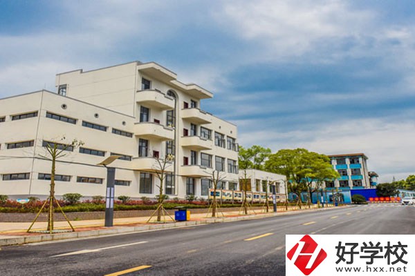 郴州市理工職業(yè)技術(shù)學(xué)校環(huán)境怎么樣，宿舍好不好？