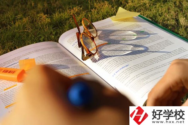 婁底職業(yè)技術(shù)學院有哪些專業(yè)？學費貴不貴？