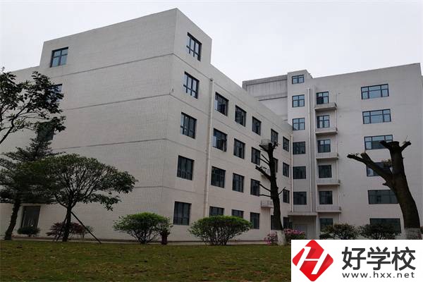 長沙有哪些中專接收轉(zhuǎn)學(xué)生？轉(zhuǎn)學(xué)后可以換專業(yè)嗎？