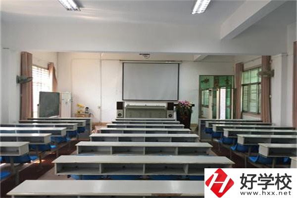 株洲市德才職業(yè)技術(shù)學(xué)校是公辦還是民辦？學(xué)費(fèi)是多少？