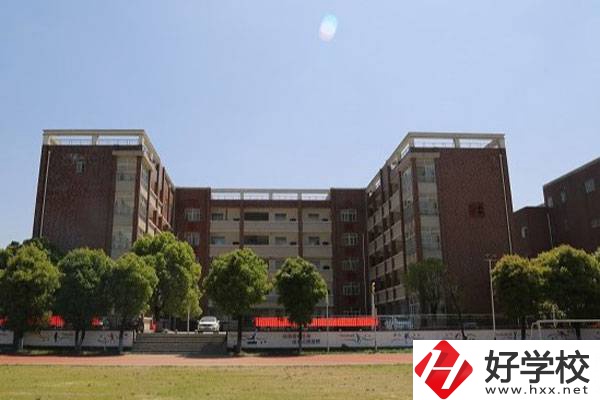 岳陽市高級(jí)技工學(xué)校開設(shè)了哪些熱門專業(yè)？