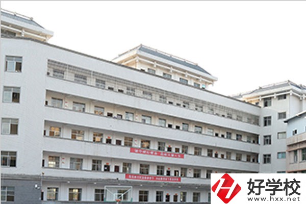 懷化有學習護理專業(yè)的中專學校嗎？學制是幾年？