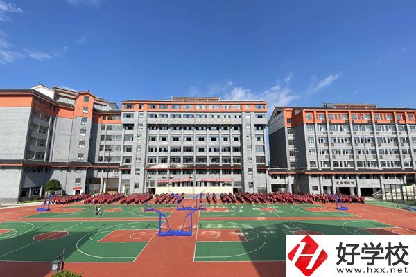 湖南懷化商業(yè)學(xué)校是中專嗎？學(xué)校環(huán)境好不好？