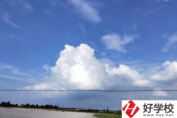 婁底市衛(wèi)生學(xué)校有哪些專業(yè)？就業(yè)方向如何？