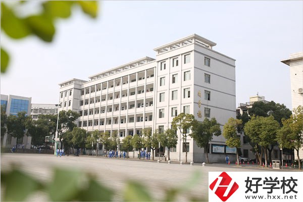 益陽師范學?？诒趺礃樱坑行┦裁磳I(yè)推薦？