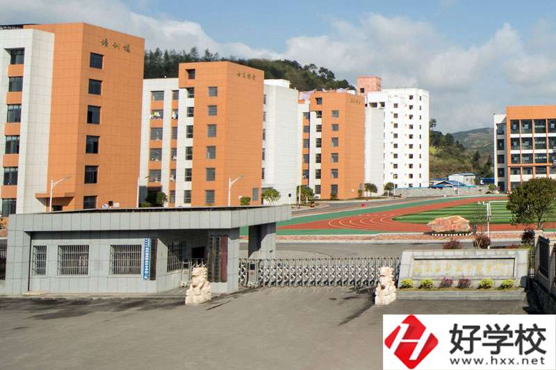 鳳凰縣職業(yè)中專有什么辦學(xué)特色？招生專業(yè)有哪些？