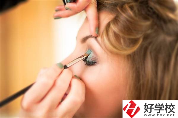 在湖南女生讀技校學(xué)什么專業(yè)最吃香？就業(yè)前景怎么樣？