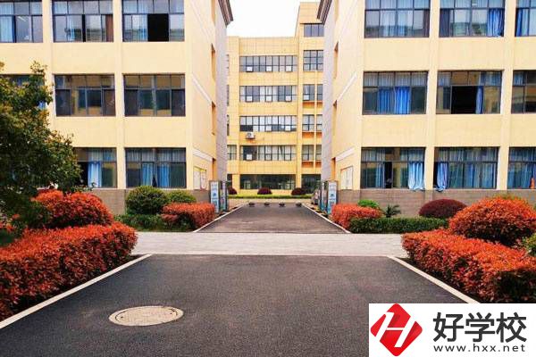 岳陽(yáng)平江共有幾所中專？學(xué)校辦學(xué)有特色嗎？