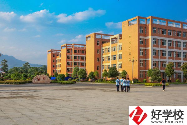 張家界市有幾所有計算機應(yīng)用專業(yè)的中職學(xué)校，介紹一下