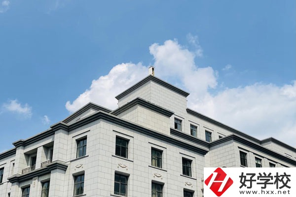 麻陽苗族自治縣職業(yè)學(xué)校宿舍和食堂環(huán)境怎么樣？