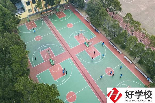 衡陽市鐵路運(yùn)輸職業(yè)學(xué)校學(xué)費(fèi)貴嗎？有哪些特色？