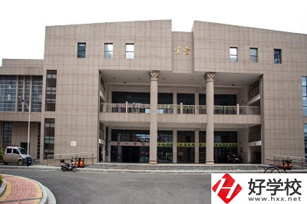 鳳凰縣職業(yè)中專(zhuān)學(xué)校怎么樣，有哪些招生專(zhuān)業(yè)？