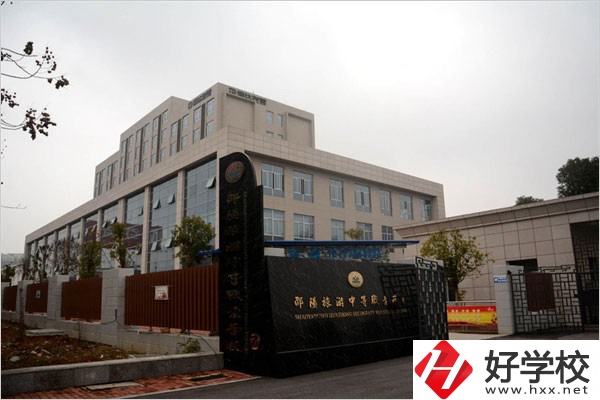 邵陽什么中專能招往屆生？往屆生還有機(jī)會上學(xué)嗎？