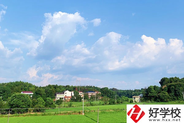 益陽(yáng)樂(lè)康護(hù)理職業(yè)技術(shù)學(xué)校怎么樣？