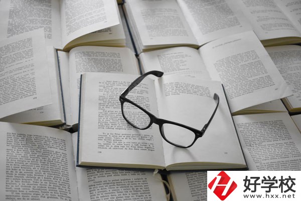 女生在衡陽(yáng)讀衛(wèi)校怎么樣？有前途嗎？