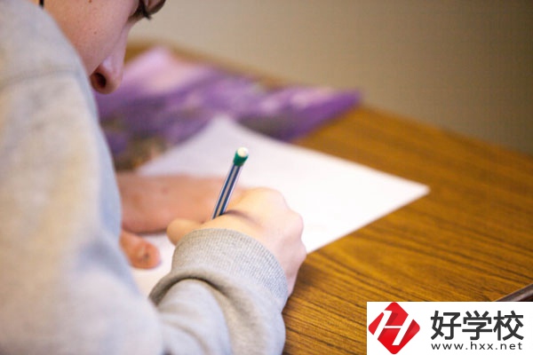 九疑理工學(xué)校好不好？宿舍環(huán)境怎么樣？