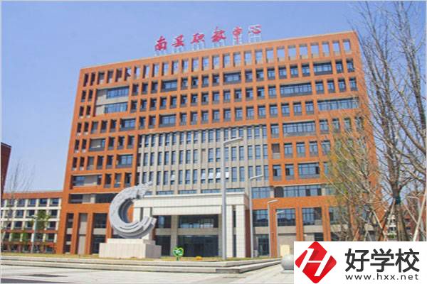 益陽南縣的職高免學(xué)費(fèi)嗎？還要不要交其它費(fèi)用？