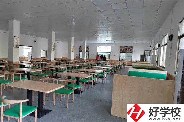 益陽(yáng)哪些中職學(xué)校開設(shè)音樂(lè)相關(guān)專業(yè)？學(xué)費(fèi)貴不貴？
