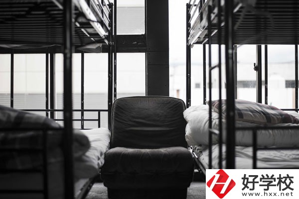 桂東縣職業(yè)技術(shù)教育學(xué)校招生辦電話是多少？