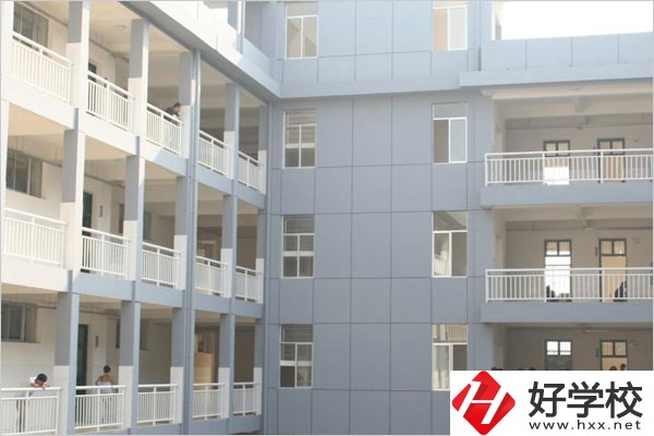 張家界有沒(méi)有招往屆生、插班生、轉(zhuǎn)學(xué)生的職校？