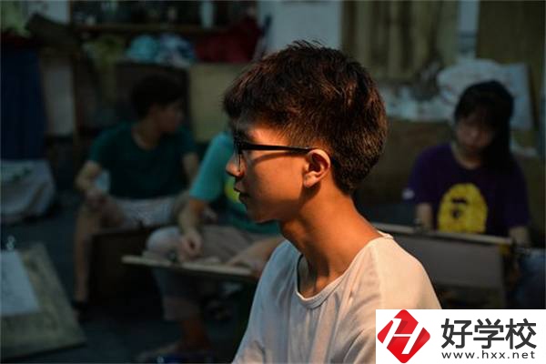 湖南職業(yè)高考簡單嗎？考試都考些什么內(nèi)容？