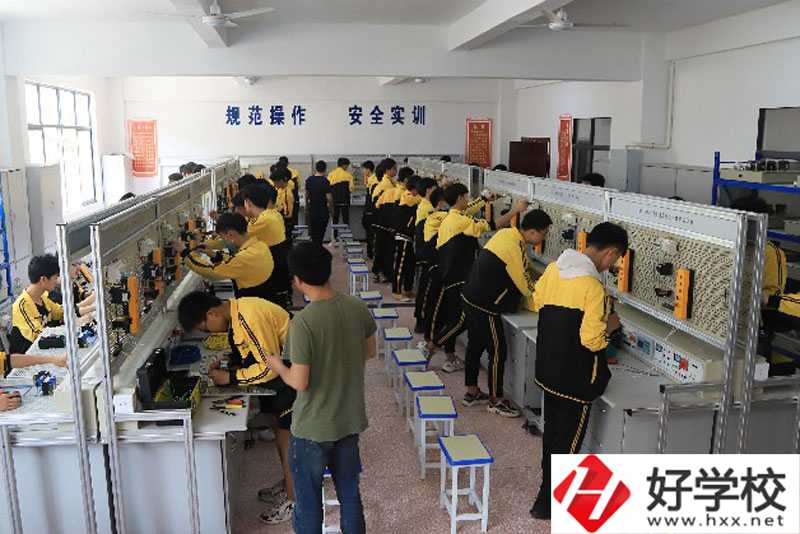 湖南省澧縣職業(yè)中專學校實訓(xùn)室