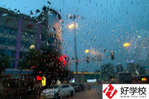 想學醫(yī)學專業(yè)，湖南有哪些中職學?？梢赃x?