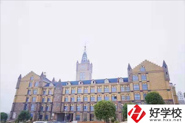 長沙市拔萃中等職業(yè)學(xué)校怎么樣？