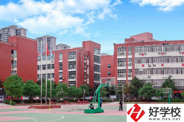 長(zhǎng)沙中部鐵路航空中等職業(yè)學(xué)校有哪些特色專業(yè)？