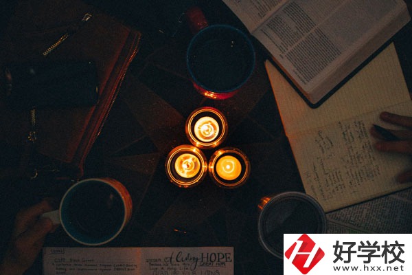 南岳區(qū)職業(yè)中等專業(yè)學(xué)校有哪些專業(yè)？