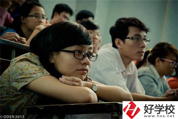 在湖南“晚熟”的孩子該何去何從？該怎么擇校？