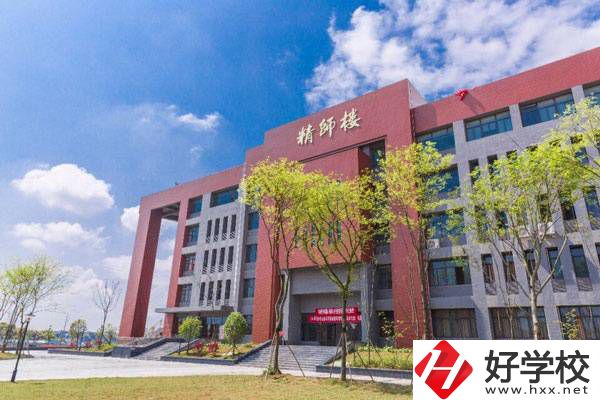 湖南初升高選中專還是五年制大專？有什么學(xué)校能推薦？