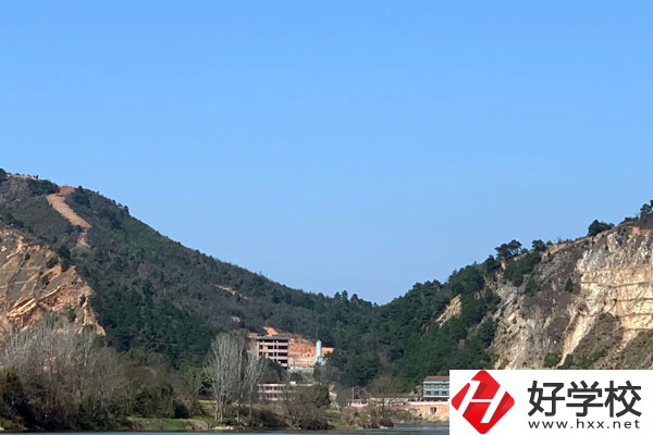 婁底市衛(wèi)生學(xué)校設(shè)施設(shè)備怎么樣？師資力量如何？