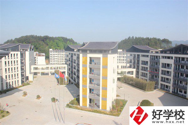 懷化有少數(shù)民族特色的中職有哪些？辦學條件怎么樣？