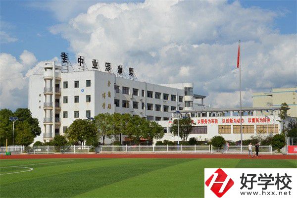 婁底重點(diǎn)中專有哪些？好進(jìn)嗎？