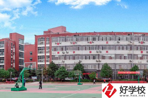 長沙中部鐵路航空學(xué)?；@球場